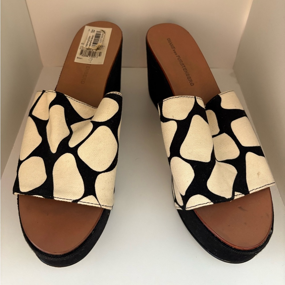 Diane Von Furstenberg Black and White Mules